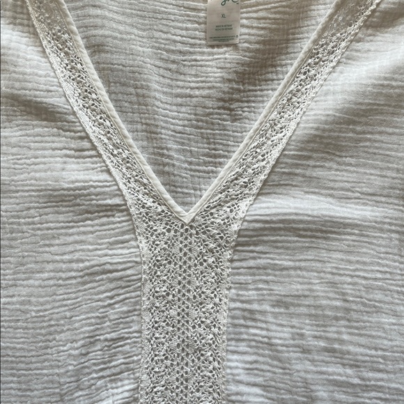 White gauze swim cover up top BoHo beachy V-neck lace trim, light weight size XL - Picture 4 of 8